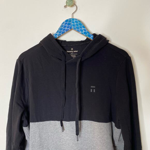 TOMMY JOHN Black Onyx Medium Grey Colorblock Hoodie Soft Stretch Go Anywhere - Picture 3 of 8